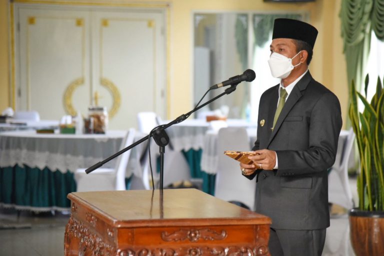 Bupati Lantik Direktur Operasional dan Anggota Dewan Pengawas PDAM Tirta Raharja