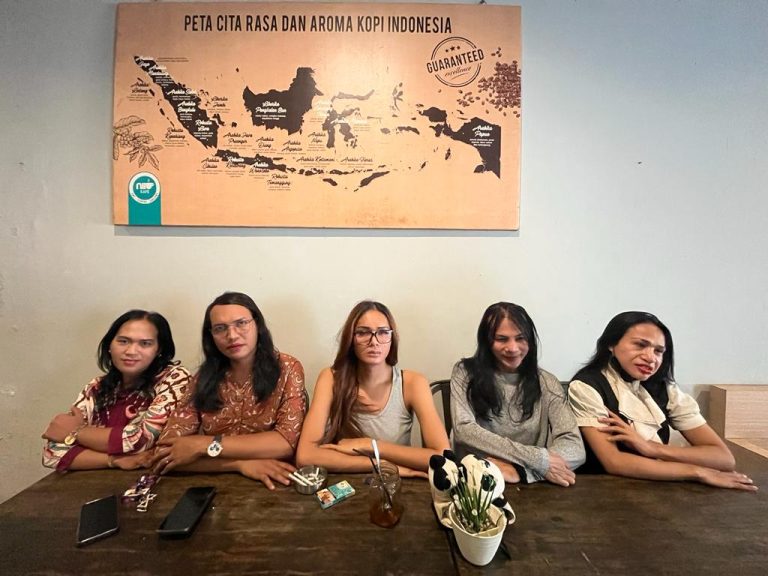 Protes Wanita Perisai Soal Sayembara, Para Waria Dukung Ganjar