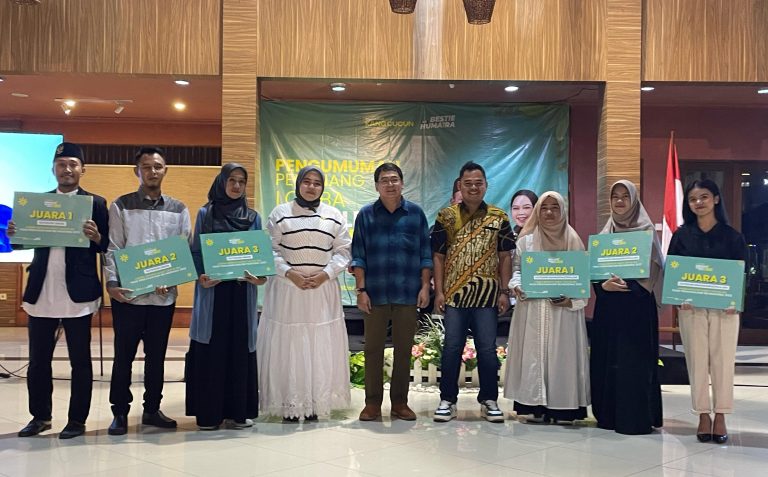 Puncak Acara Lomba Menulis Surat untuk Ibu Diwarnai Isak Tangis