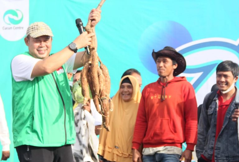 Ucapkan Terimakasih, Warga Beri Hadiah Kang Cucun Hasil Tani
