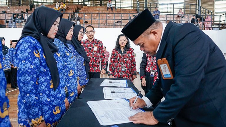 Lantik 377 PPPK, Kepala BKKBN Jabar Ingatkan Tugas Besar Menanti