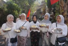 Asyiknya Mahasiswa IKIP Siliwangi Saat KKN di Kampung Adat Cireundeu Cimahi